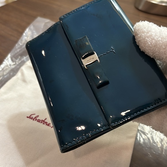 Salvatore Ferragamo RARE blue patent calf leather wallet-some marks stickiness - Picture 4 of 17